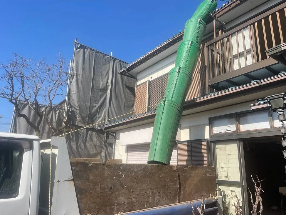 🚧✨ 美しい解体の第一歩、屋根材撤去！ ✨🚧