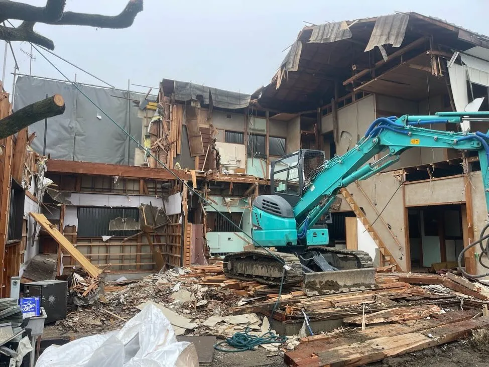 🚧✨ 美しい解体の第一歩、躯体解体! ✨🚧