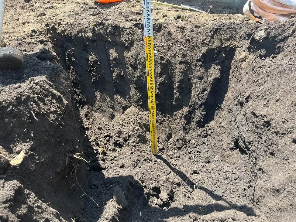 🚧✨ 美しい解体の第一歩、掘削作業！ ✨🚧