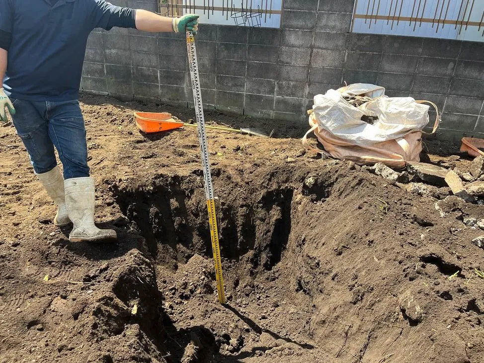 🚧✨ 美しい解体の第一歩、掘削作業！ ✨🚧