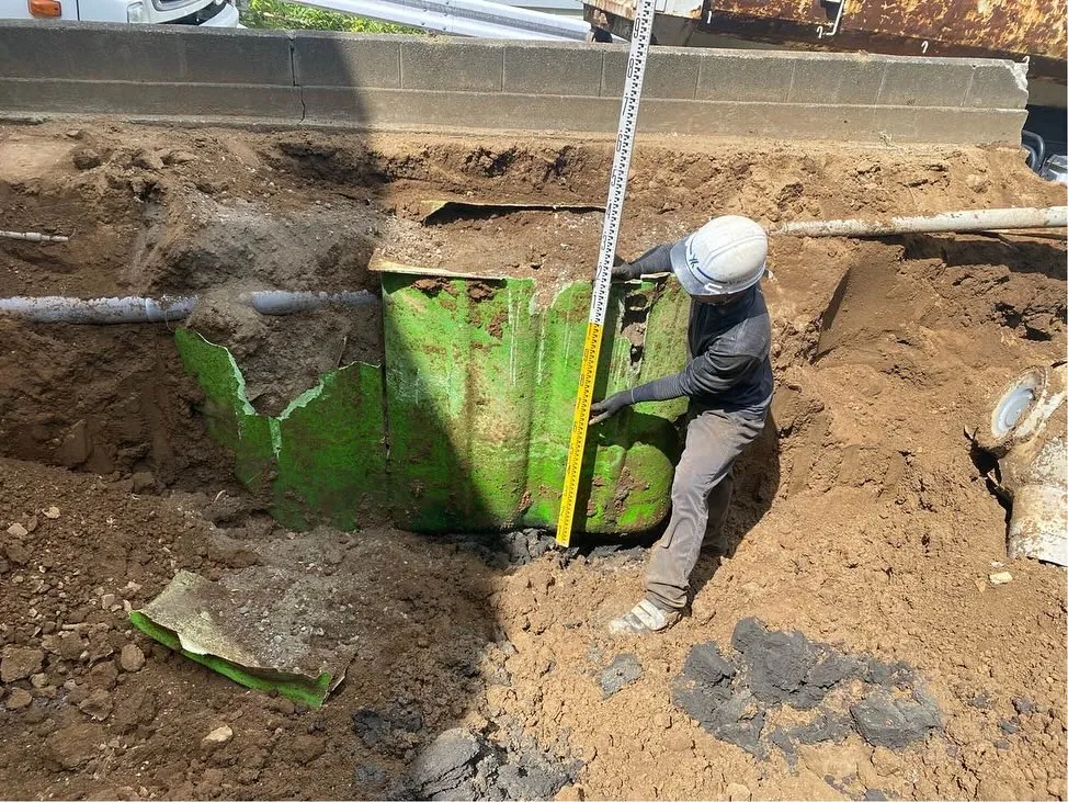 🚧✨ 美しい解体の第一歩、浄化槽撤去! ✨🚧