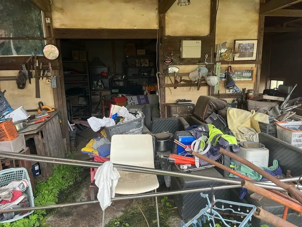 🚧✨ 美しい解体の第一歩、家財品整理! ✨🚧