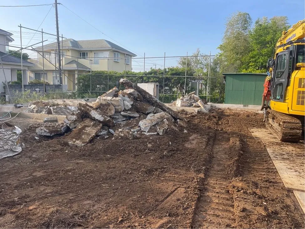 🚧✨ 美しい解体の第一歩、基礎撤去! ✨🚧