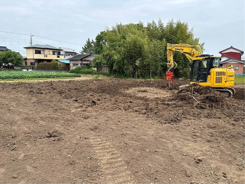 🚧✨ 美しい解体の第一歩、雑草・樹木撤去！ ✨🚧