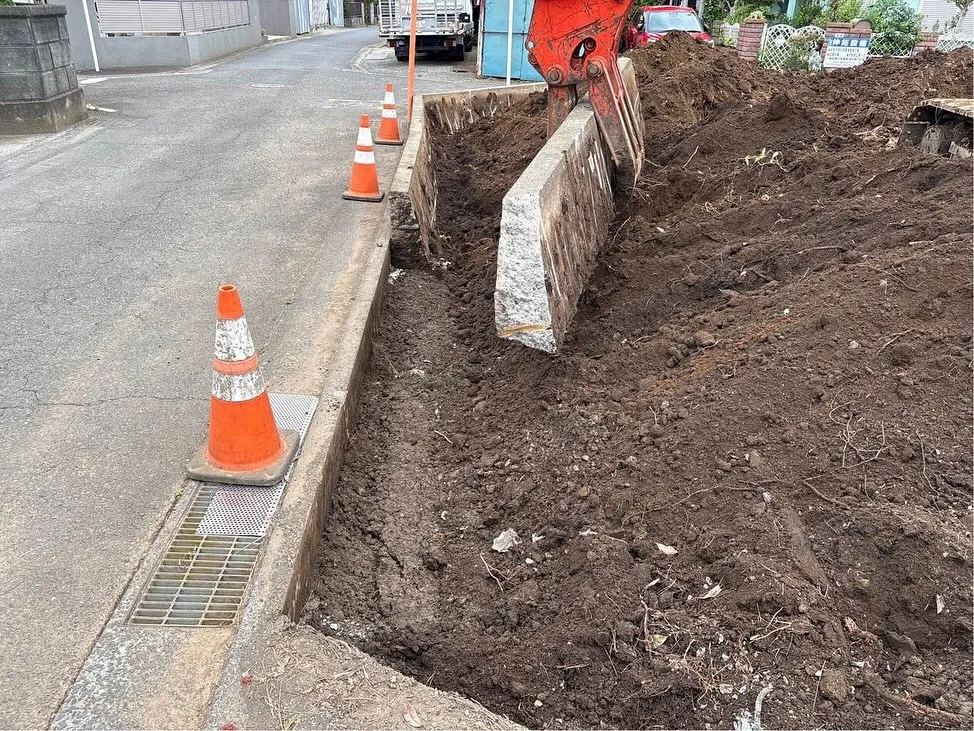 🚧✨ 美しい解体の第一歩、外構撤去！ ✨🚧