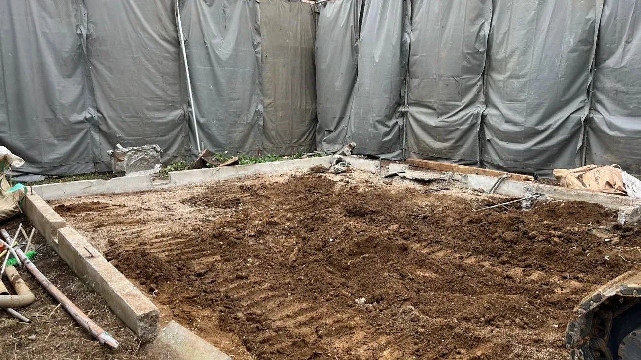 🚧✨ 美しい解体の第一歩、基礎撤去‼ ✨🚧