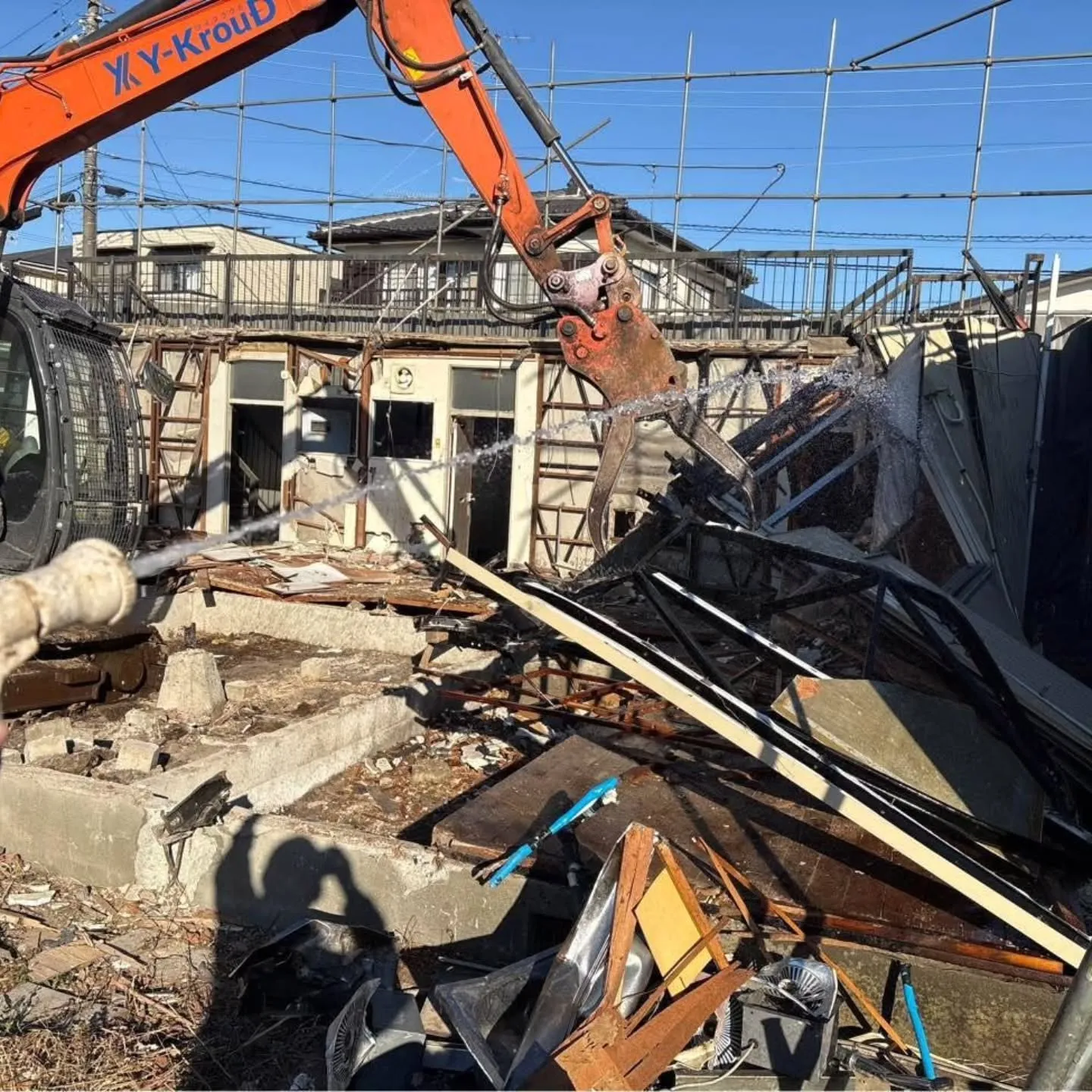 厚木市軽量鉄骨造2階建てアパート解体工事です🏡